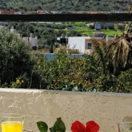 Stelios מלון דירות 3*